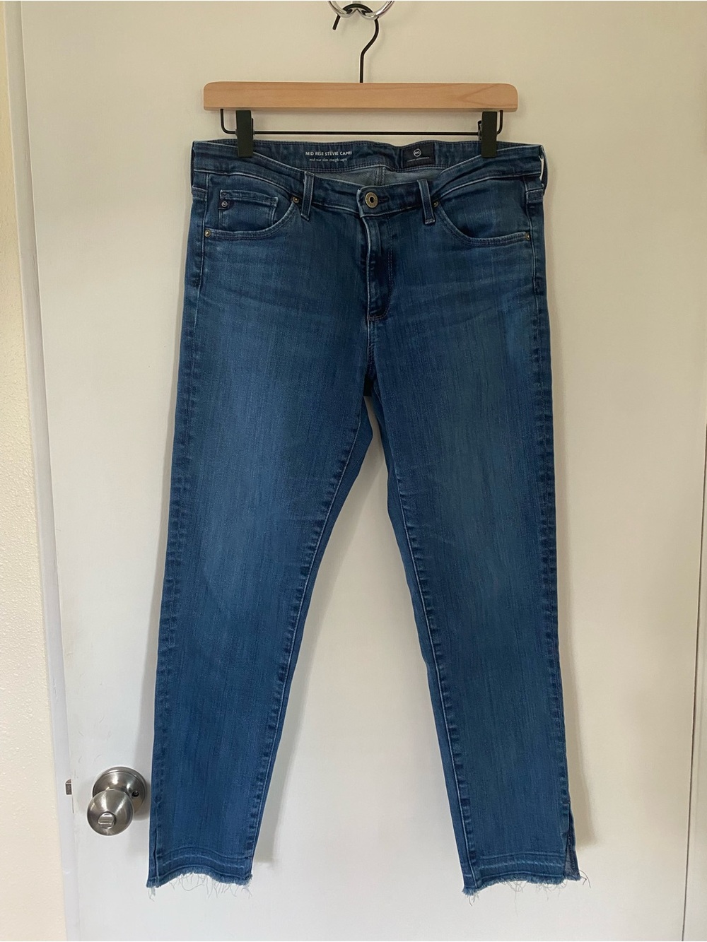 AG Adriano Goldschmied Capri Jeans- Mid Rise Stevie Capris Slim Straight Size 29
